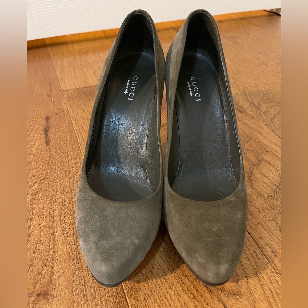 GUCCI Suede Army Green Pumps Shoes with Bamboo Accent Heel